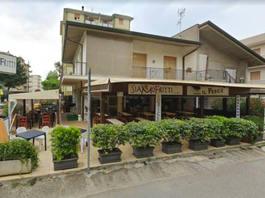 negozio in vendita a Cesenatico in zona Valverde