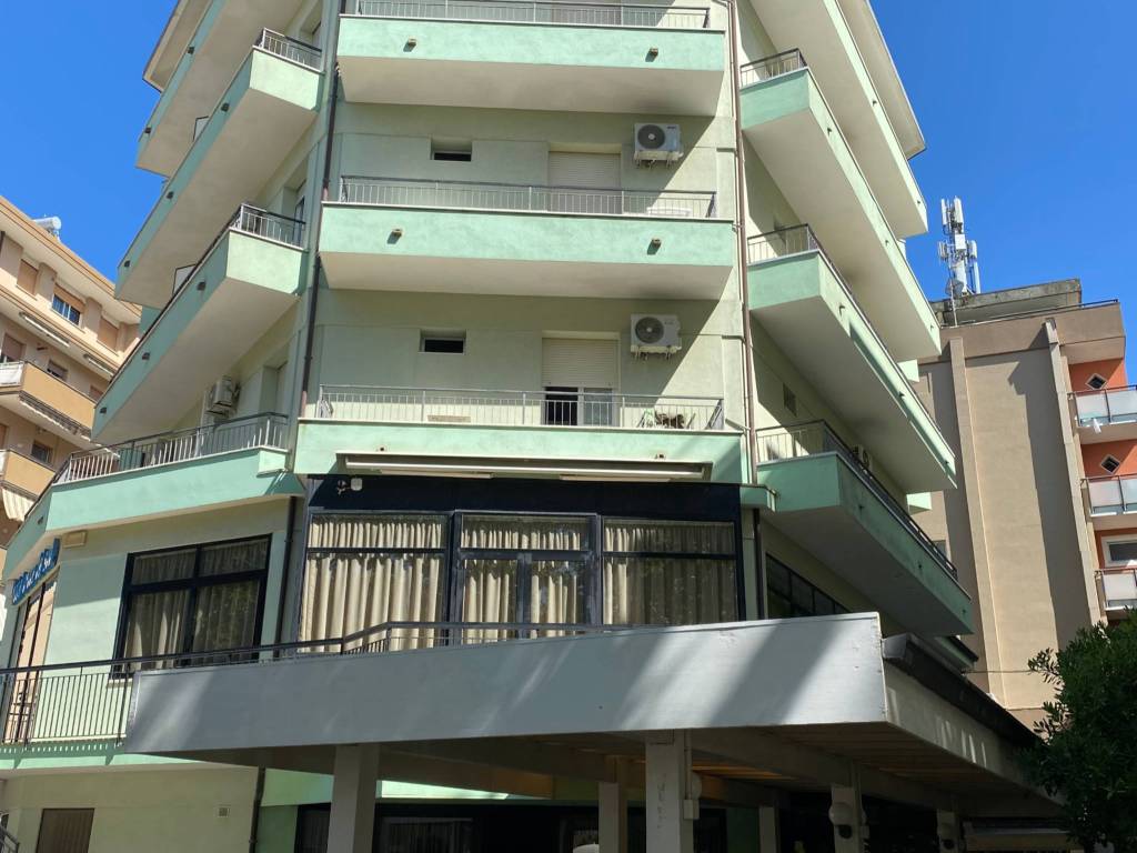 negozio in vendita a Cesenatico