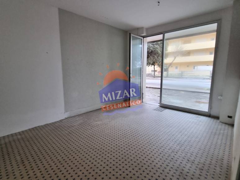 negozio in vendita a Cesenatico in zona Valverde