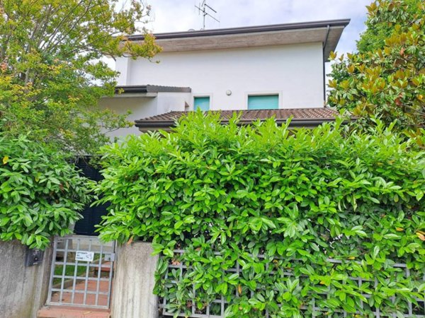 casa indipendente in vendita a Cesenatico in zona Villamarina