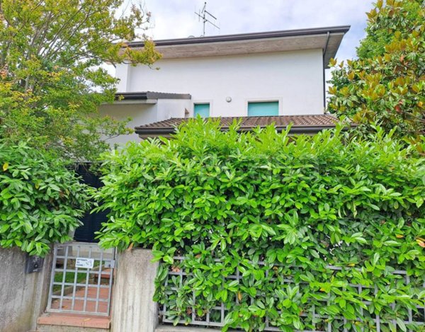 casa indipendente in vendita a Cesenatico in zona Villamarina