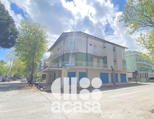 intera palazzina in vendita a Cesenatico in zona Villamarina