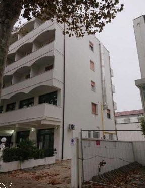 negozio in vendita a Cesenatico in zona Sala