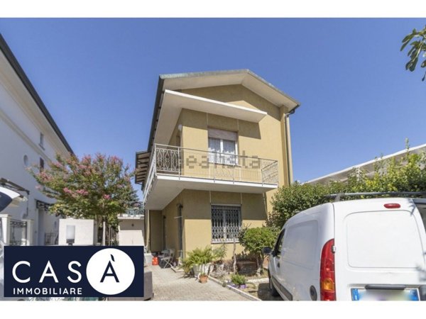 casa indipendente in vendita a Cesenatico in zona Sala