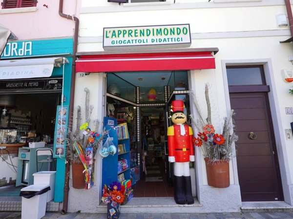 negozio in vendita a Cesenatico