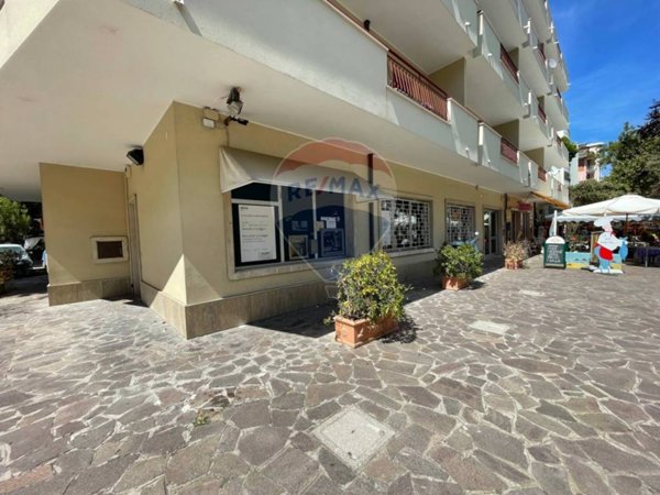 negozio in vendita a Cesenatico in zona Valverde