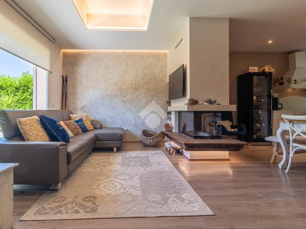 casa indipendente in vendita a Cesenatico in zona Villamarina