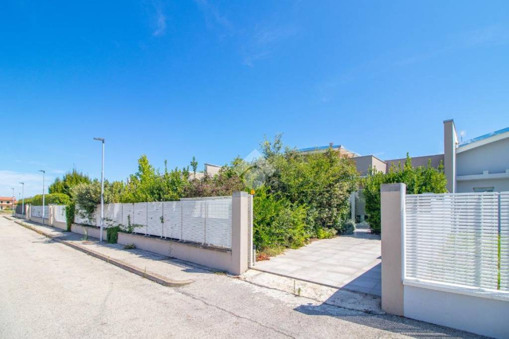 casa indipendente in vendita a Cesenatico in zona Sala