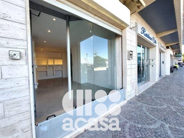 negozio in vendita a Cesenatico