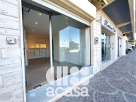 negozio in vendita a Cesenatico