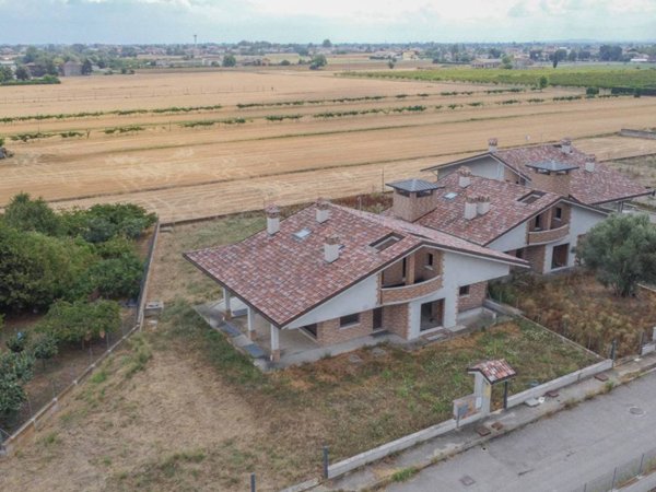 casa indipendente in vendita a Cesenatico in zona Bagnarola