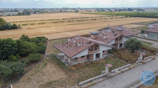 casa indipendente in vendita a Cesenatico in zona Bagnarola