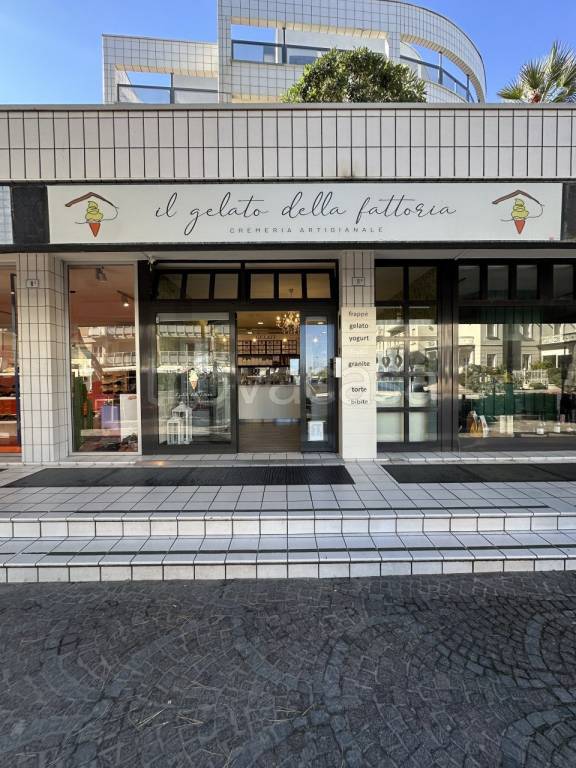 negozio in vendita a Cesenatico