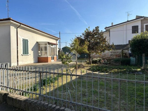 casa indipendente in vendita a Cesenatico in zona Villamarina