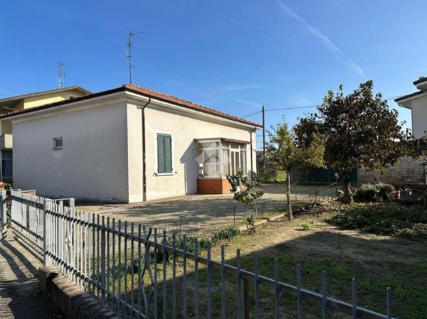 casa indipendente in vendita a Cesenatico in zona Villamarina