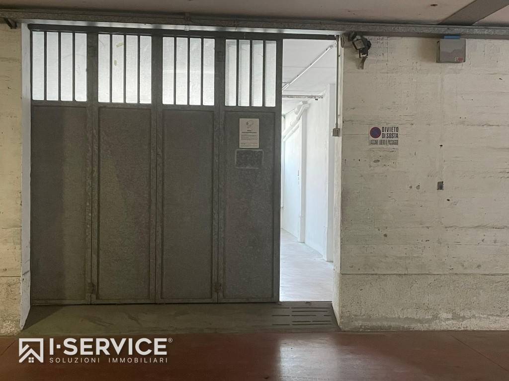 locale commerciale in vendita a Cesenatico