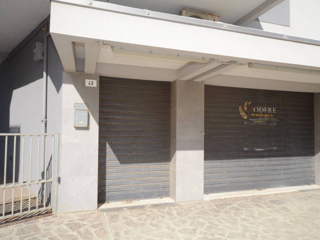 negozio in vendita a Cesenatico in zona Valverde