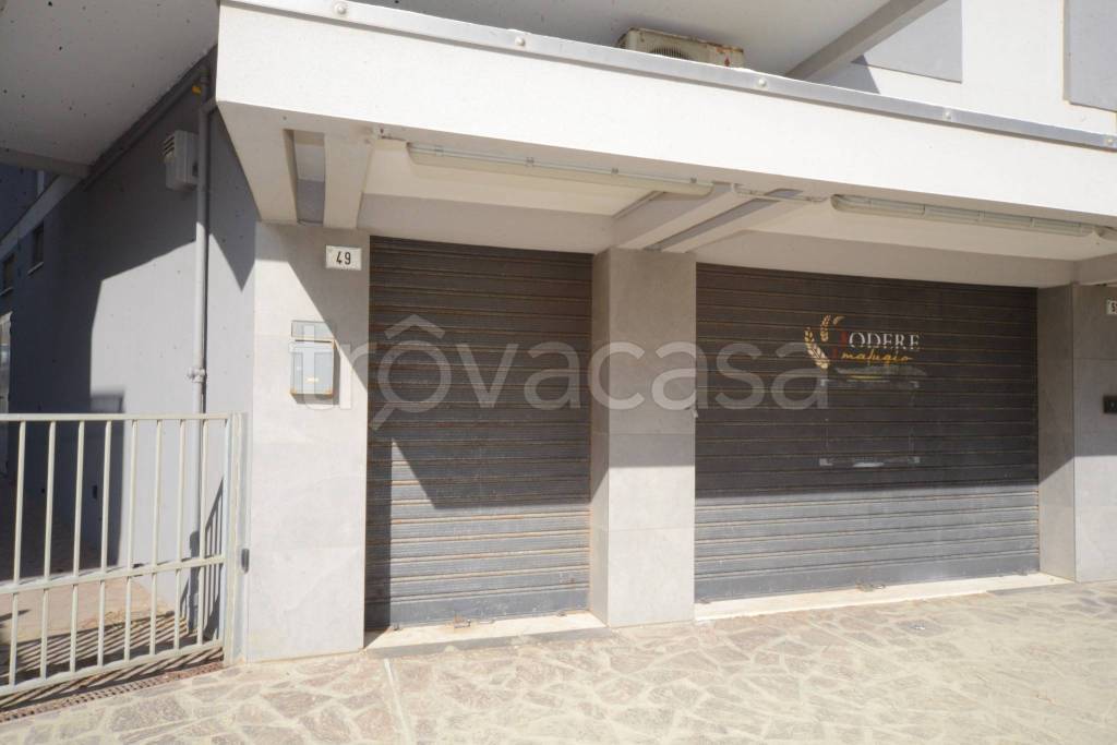 negozio in vendita a Cesenatico in zona Valverde