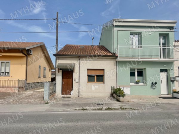 casa indipendente in vendita a Cesenatico in zona Borella
