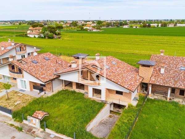 casa indipendente in vendita a Cesenatico in zona Villalta