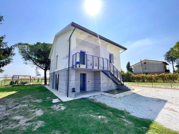 casa indipendente in vendita a Cesenatico in zona Sala