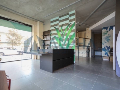 negozio in vendita a Cesenatico in zona Valverde