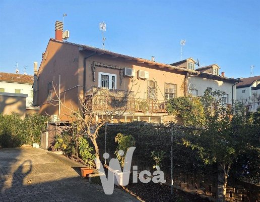 casa indipendente in vendita a Cesenatico in zona Sala