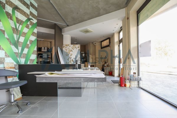 locale commerciale in vendita a Cesenatico in zona Valverde