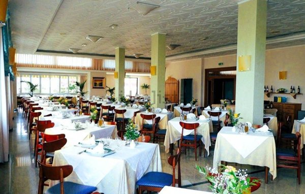 negozio in vendita a Cesenatico in zona Sala