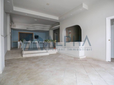 negozio in vendita a Cesenatico