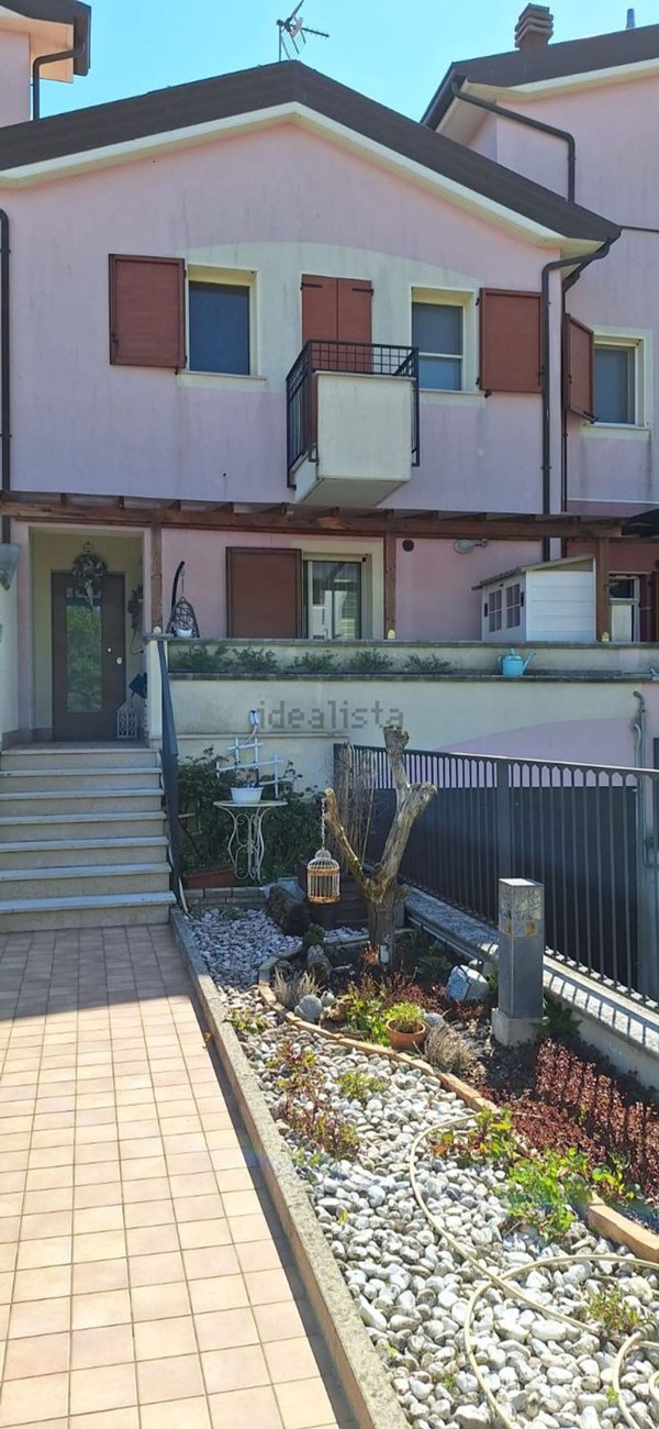 casa indipendente in vendita a Cesenatico in zona Sala