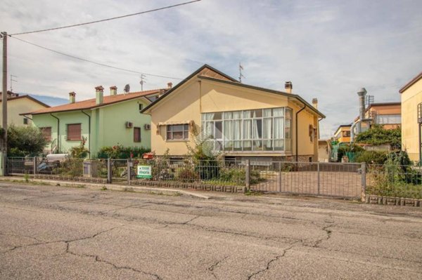 casa indipendente in vendita a Cesenatico in zona Sala