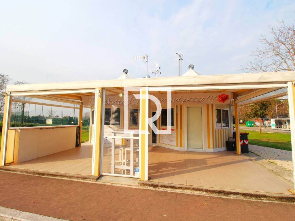negozio in vendita a Cesenatico