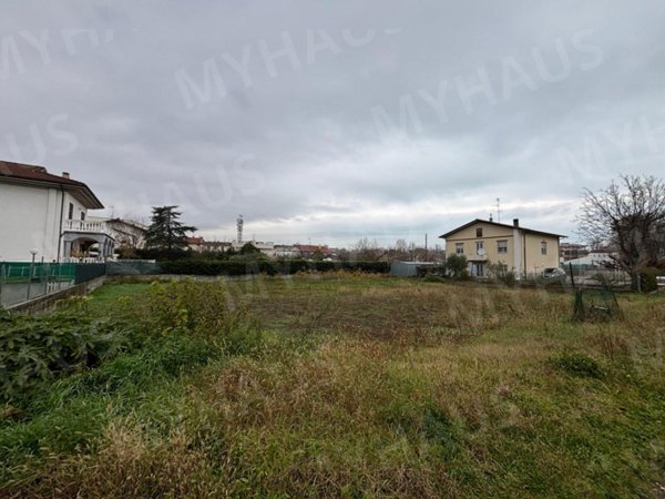 terreno edificabile in vendita a Cesenatico in zona Villamarina