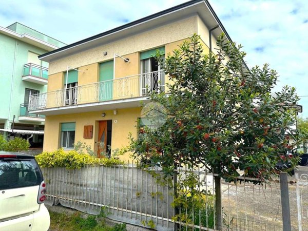 appartamento in vendita a Cesenatico in zona Villamarina