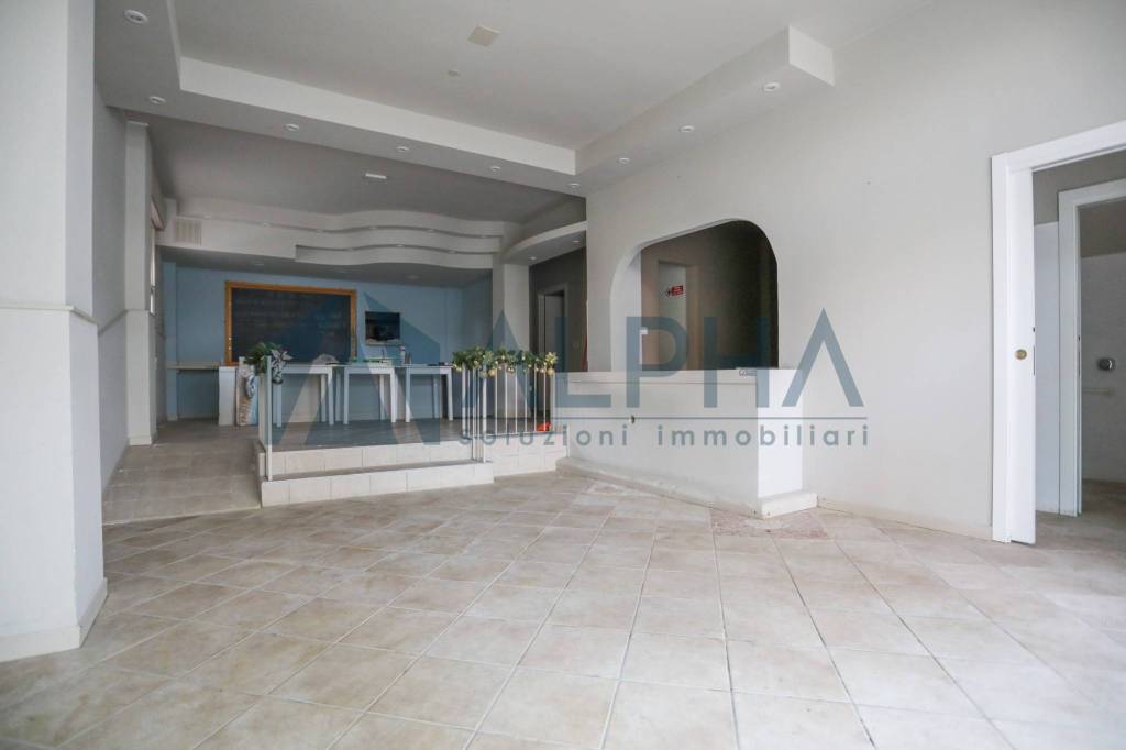 negozio in vendita a Cesenatico in zona Valverde