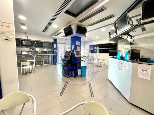 negozio in vendita a Cesenatico