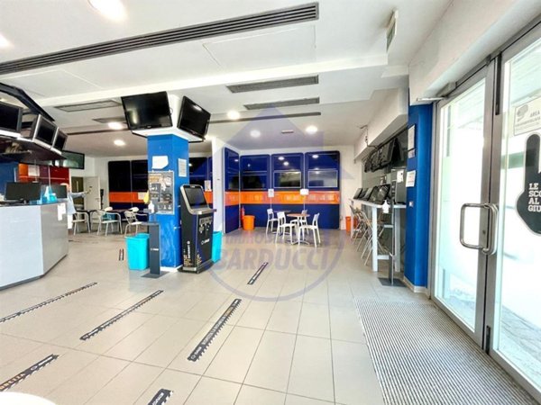 negozio in vendita a Cesenatico