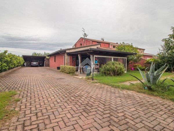 casa indipendente in vendita a Cesenatico in zona Cannucceto