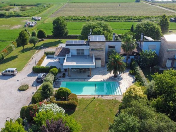 casa indipendente in vendita a Cesenatico in zona Villamarina