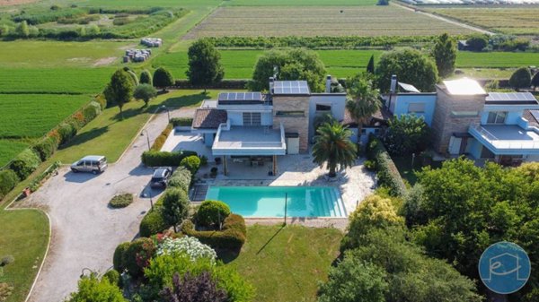 casa indipendente in vendita a Cesenatico in zona Sala