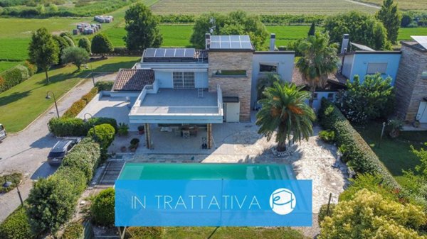 casa indipendente in vendita a Cesenatico in zona Sala