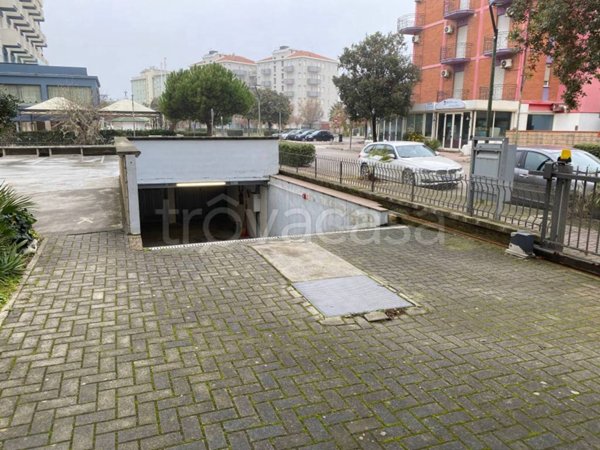 negozio in vendita a Cesenatico in zona Valverde