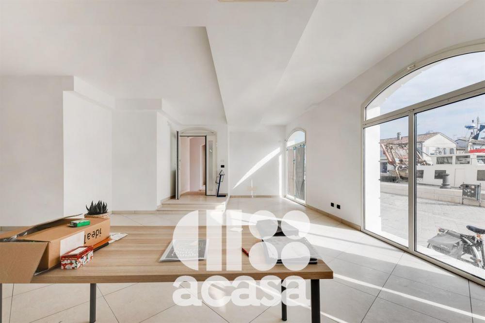 locale commerciale in vendita a Cesenatico