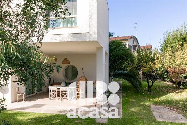 casa indipendente in vendita a Cesenatico in zona Villamarina