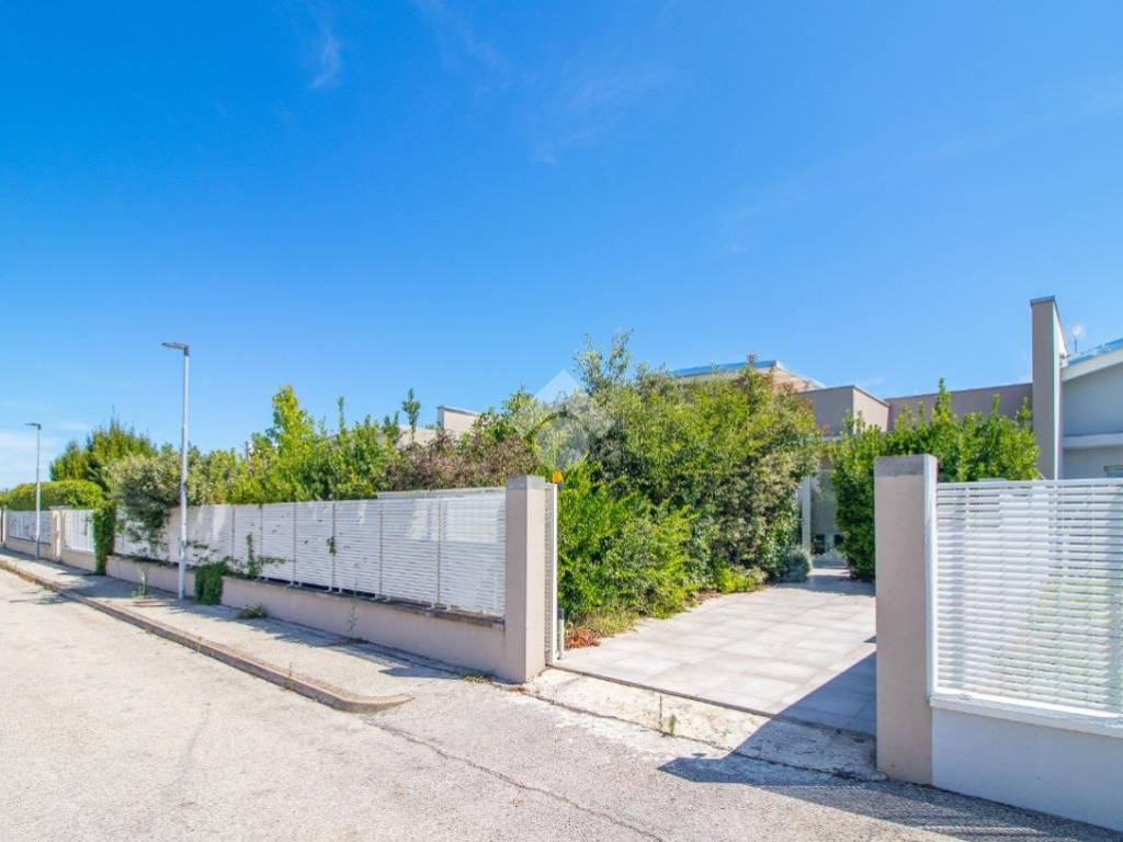 casa indipendente in vendita a Cesenatico in zona Sala