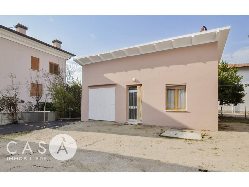 casa indipendente in vendita a Cesenatico in zona Villamarina