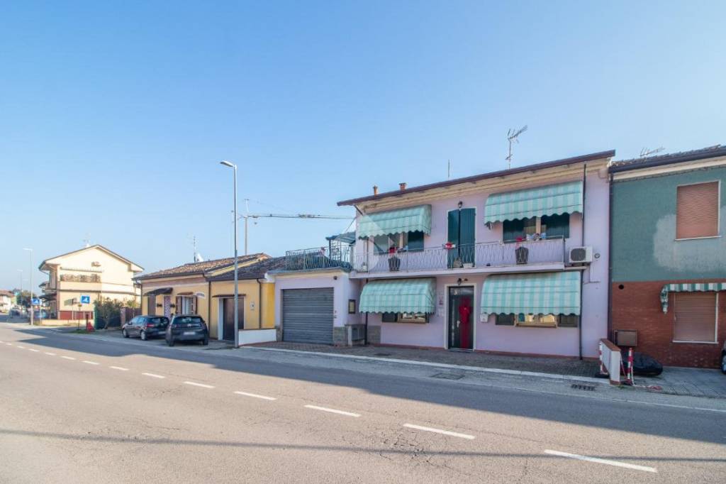 casa indipendente in vendita a Cesenatico in zona Bagnarola
