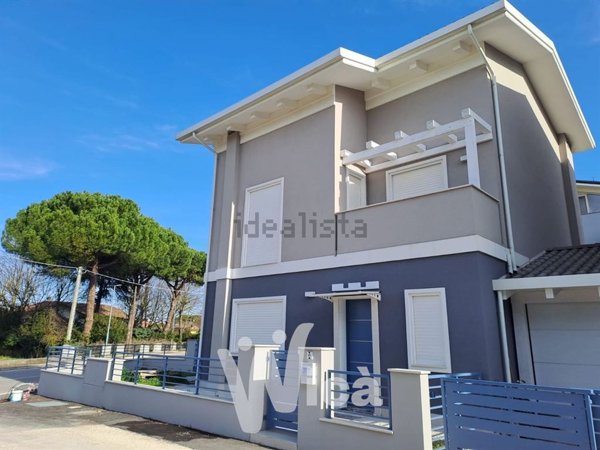 casa indipendente in vendita a Cesenatico in zona Sala