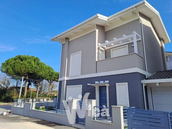 casa indipendente in vendita a Cesenatico in zona Sala
